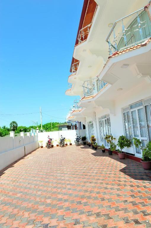 Hotel Glee Trincomalee Ngoại thất bức ảnh