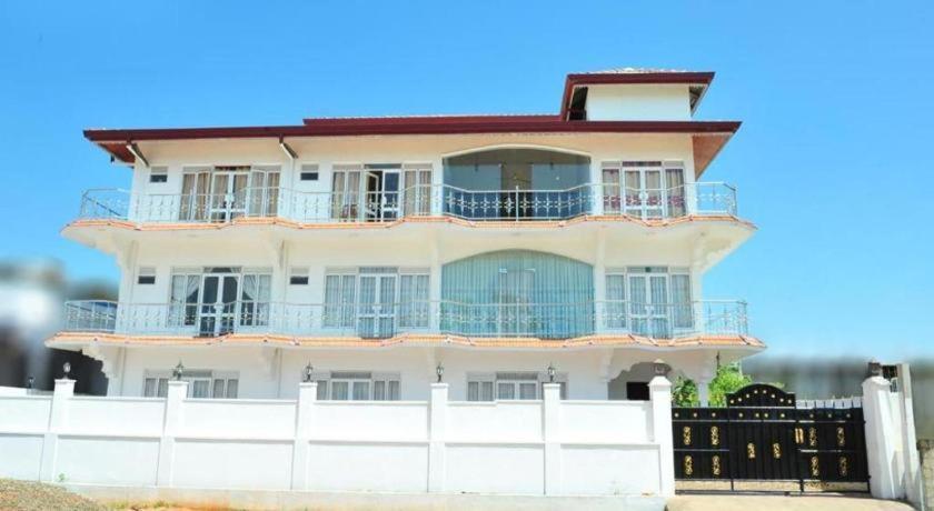 Hotel Glee Trincomalee Ngoại thất bức ảnh