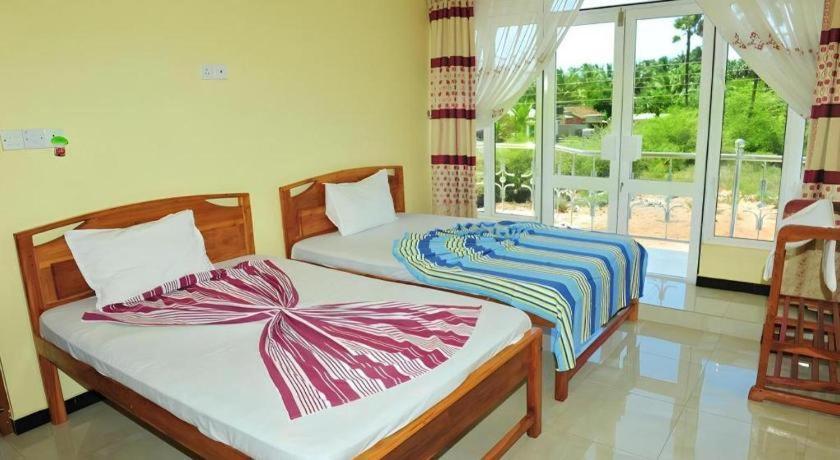 Hotel Glee Trincomalee Ngoại thất bức ảnh