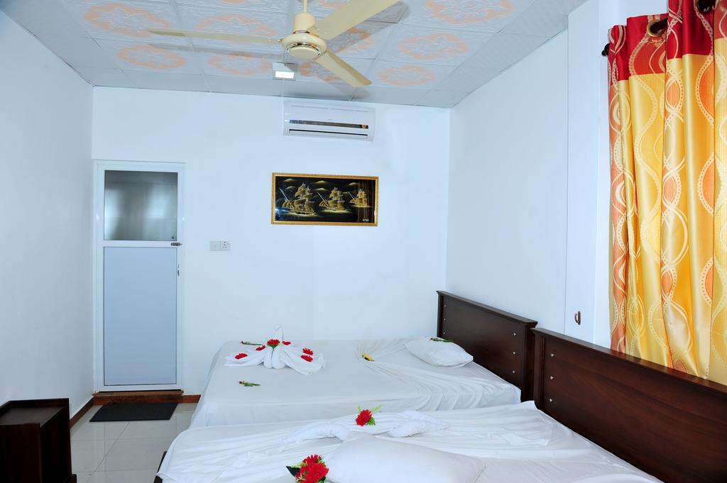 Hotel Glee Trincomalee Ngoại thất bức ảnh