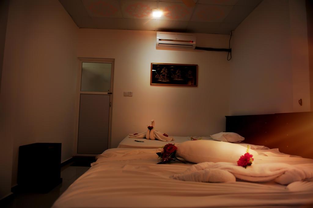 Hotel Glee Trincomalee Ngoại thất bức ảnh