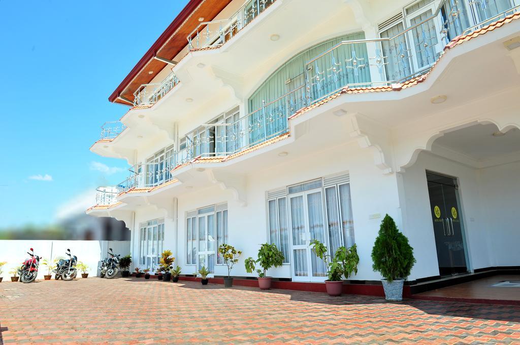 Hotel Glee Trincomalee Ngoại thất bức ảnh